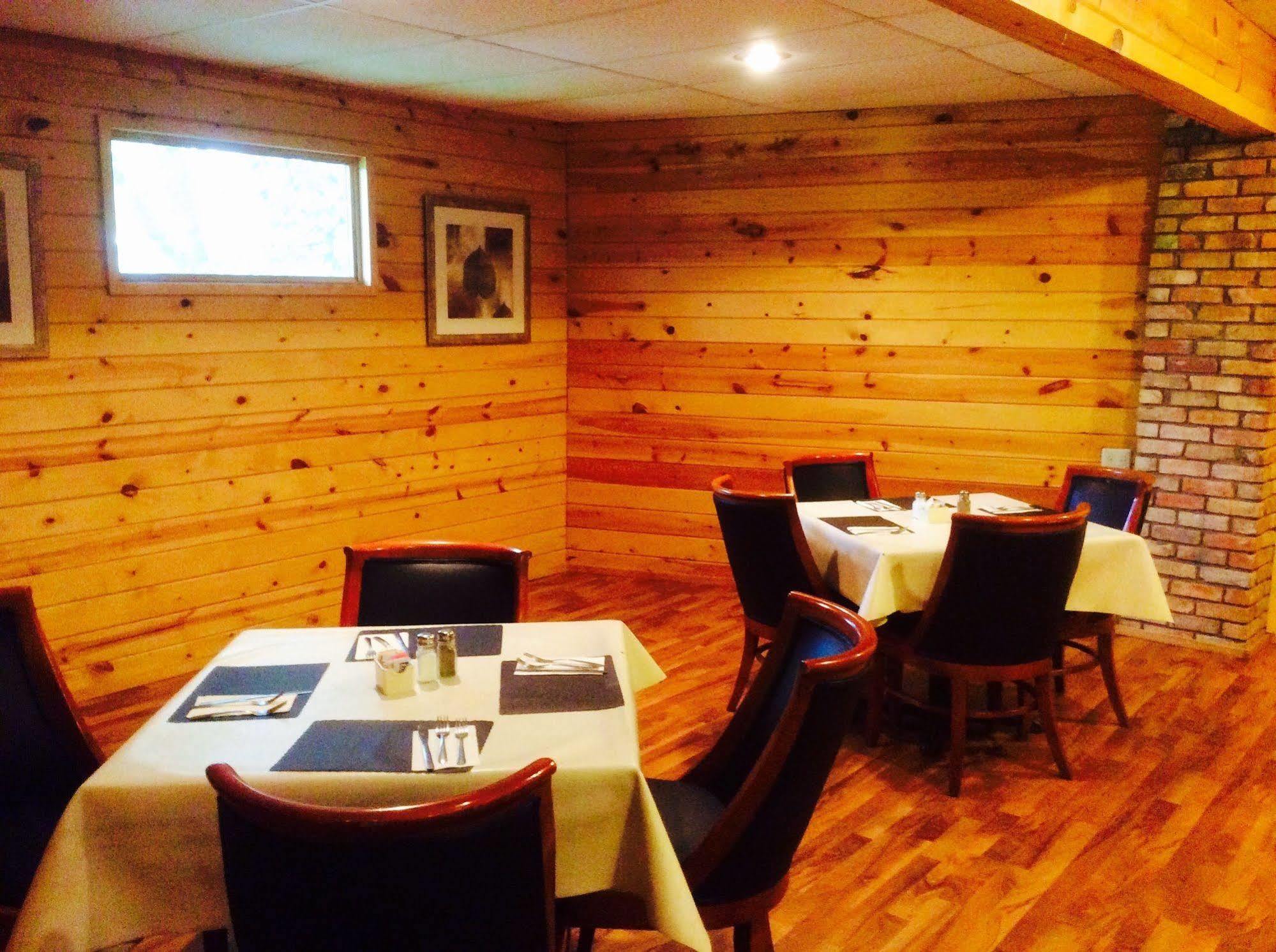 Forty Club Inn Deerwood Ngoại thất bức ảnh