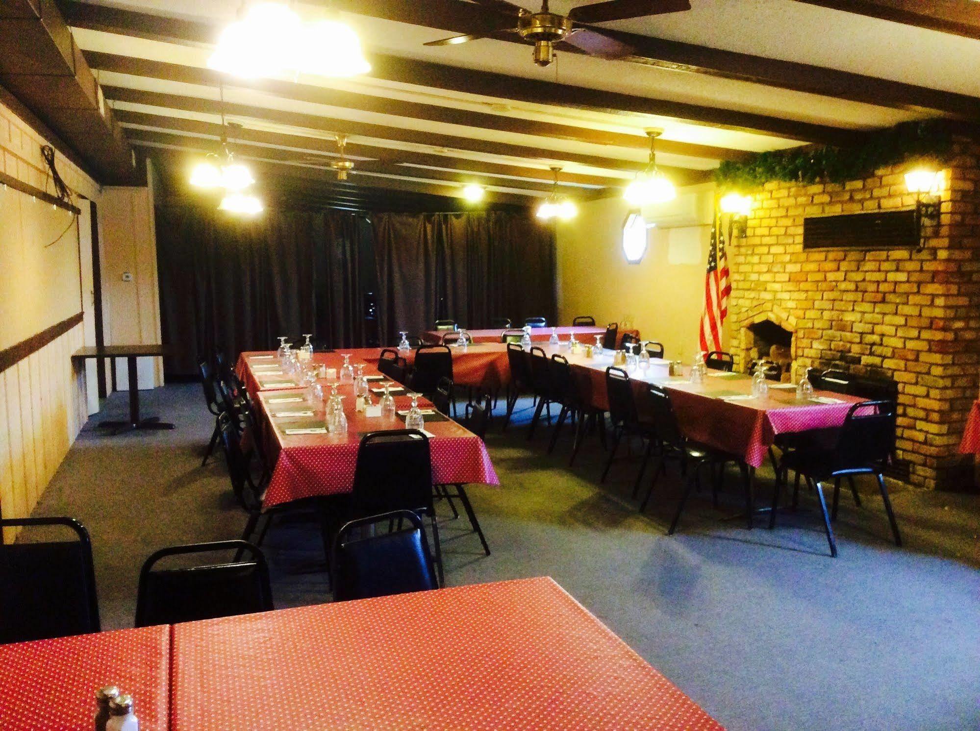 Forty Club Inn Deerwood Ngoại thất bức ảnh