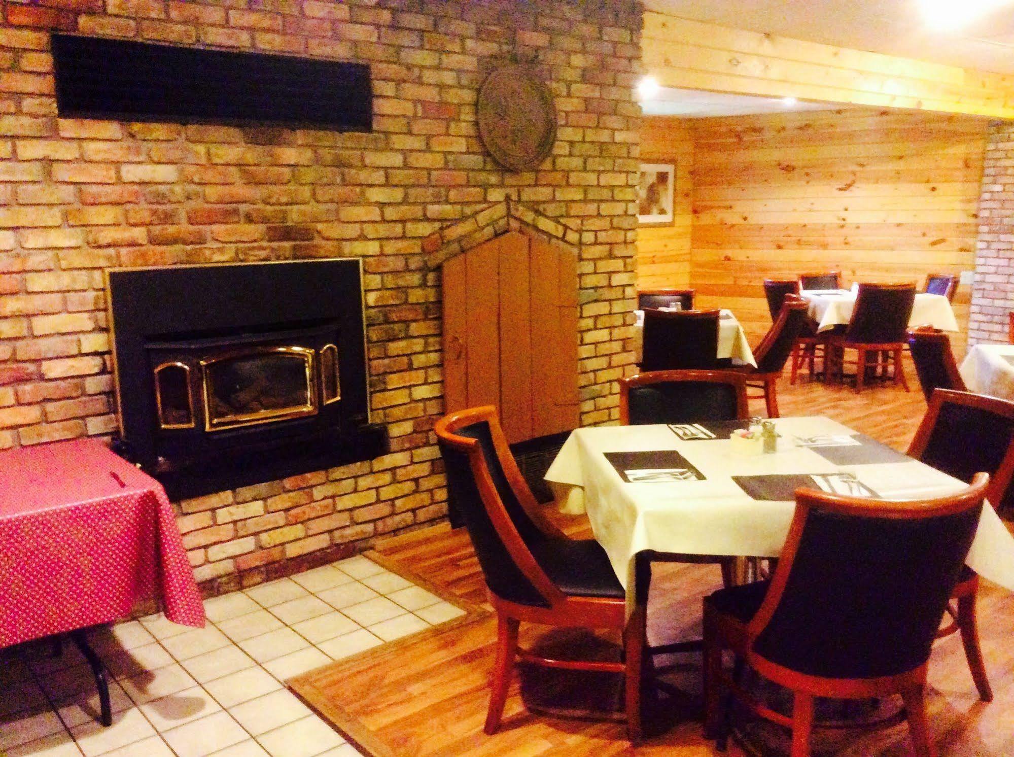 Forty Club Inn Deerwood Ngoại thất bức ảnh