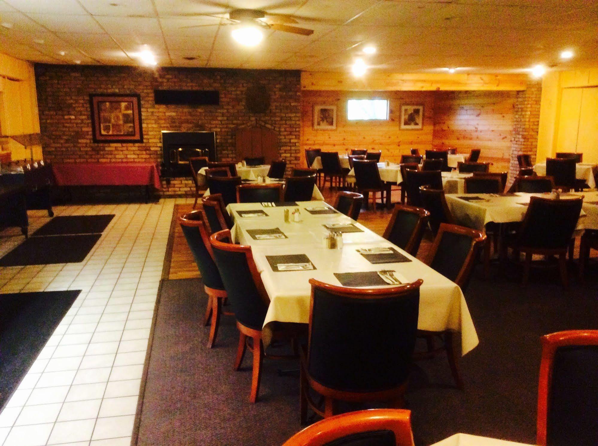 Forty Club Inn Deerwood Ngoại thất bức ảnh
