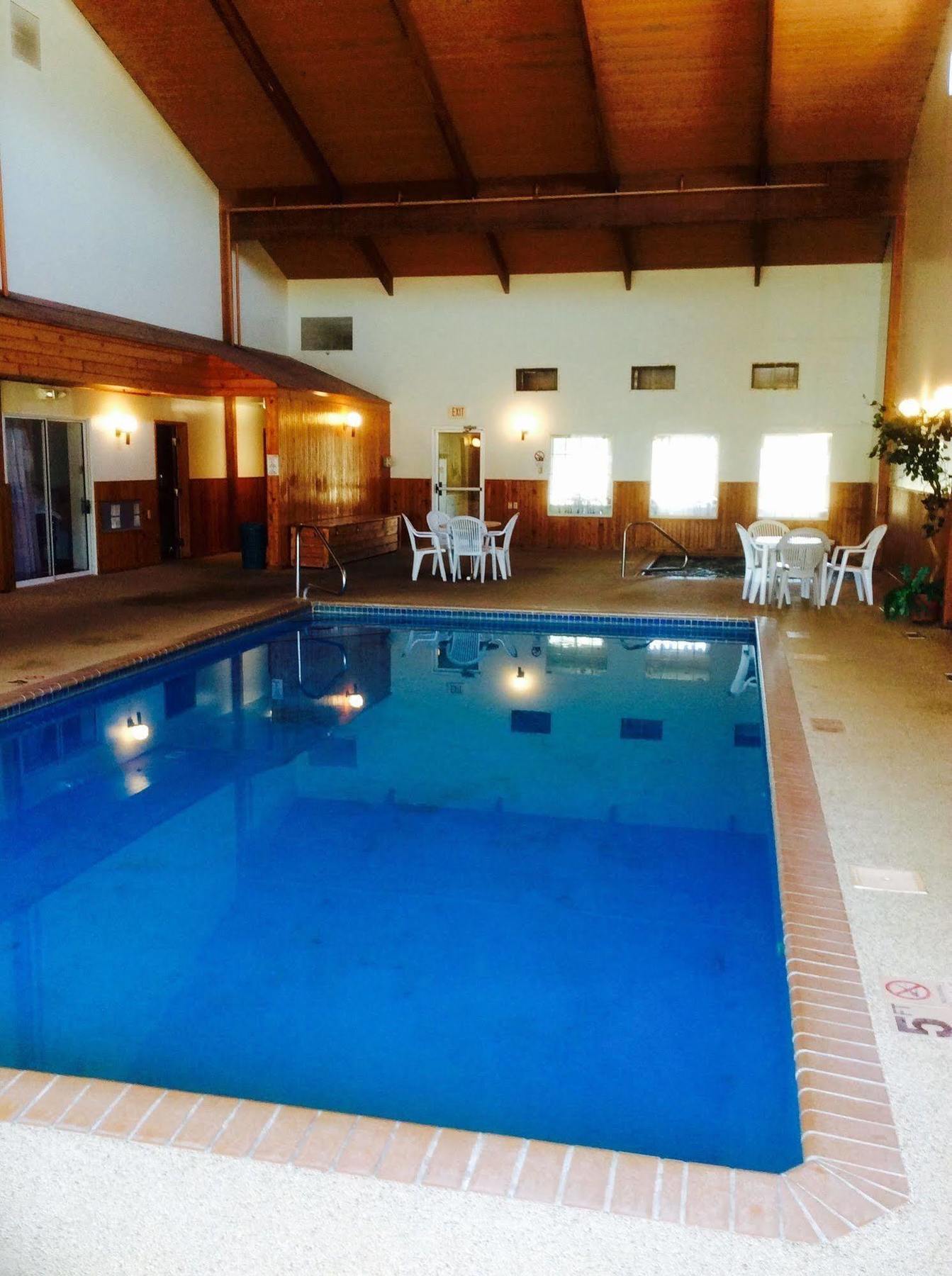 Forty Club Inn Deerwood Ngoại thất bức ảnh